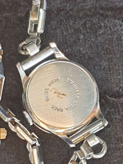 A JOBLOT WRIST WATCHES SOLD AS IS NOT TESTED MIXED LOT