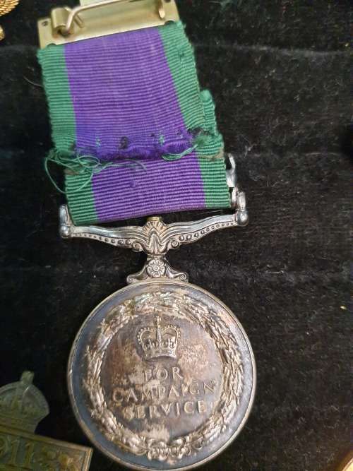 A COLLECTION OF RARE SOUTH AFRICAN AND BRITISH MILITARY INSIGNIA AND MEDALLIONS