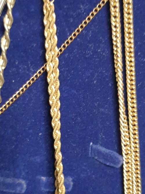 A COLLECTION OF VINTAGE COSTUME NECKLACES
