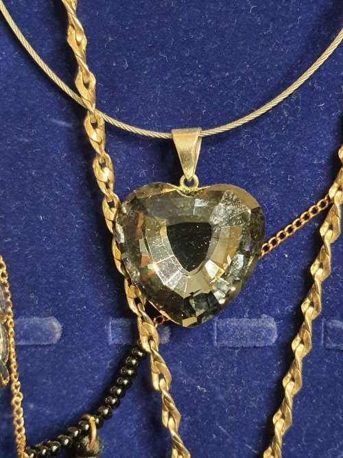 A COLLECTION OF VINTAGE COSTUME NECKLACES