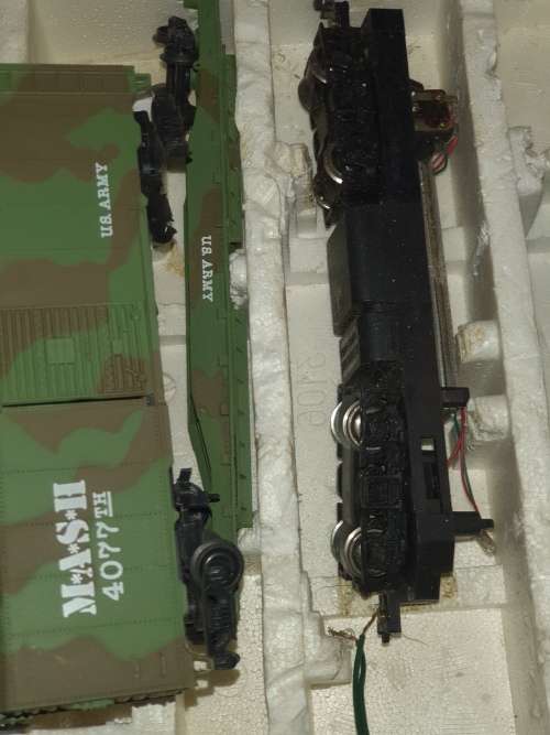 A VINTAGE MODEL TOY TRAIN SET SOLD AS IS, NOT SURE IF IT IS COMPLETE