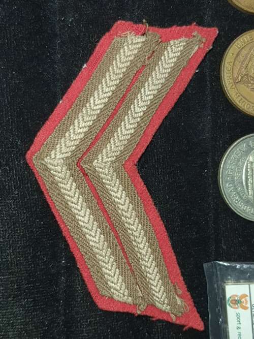 A COLLECTION OF MILITARY INSIGNIA AND OTHER BADGES SOLD AS IS