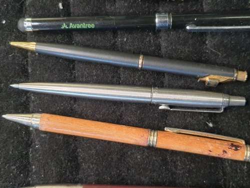 a JOBLOT PENS AND a FOUNTAIN PEN SOLD AS IS