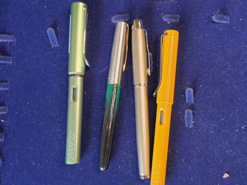 A COLLECTION OF 4 FOUNTAIN PENS SOLD AS IS