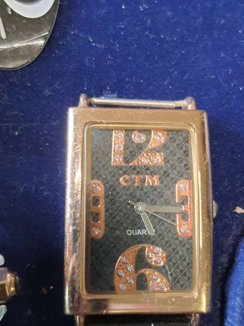 A JOBLOT WOMANS FASHION DRESS WATCHES