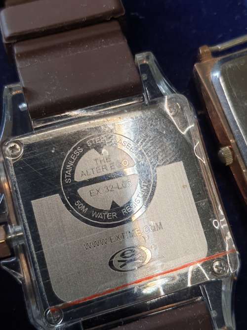 A JOBLOT WOMANS FASHION DRESS WATCHES
