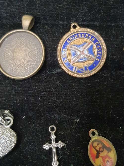 A VINTAGE COLLECTION OF PENDANTS SOLD AS IS