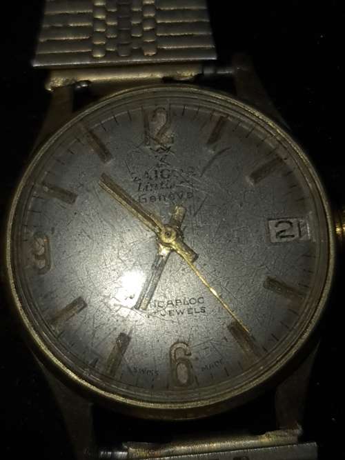 A COLLECTION OF VINTAGE MENS WATCHES