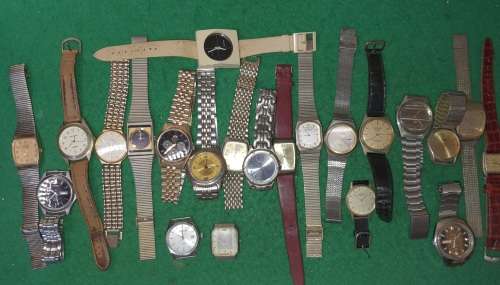 A BULK MIXED JOBLOT VINTAGE WATCHES SOLD AS IS NOT TESTED