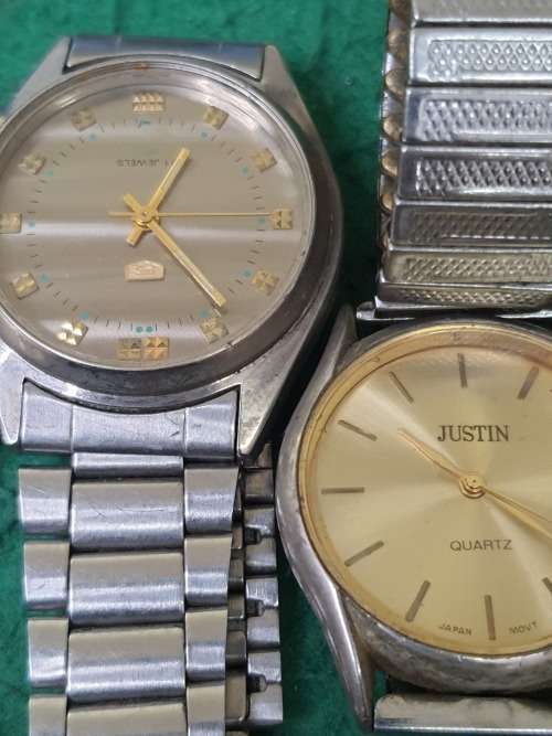 A BULK MIXED JOBLOT VINTAGE WATCHES SOLD AS IS NOT TESTED