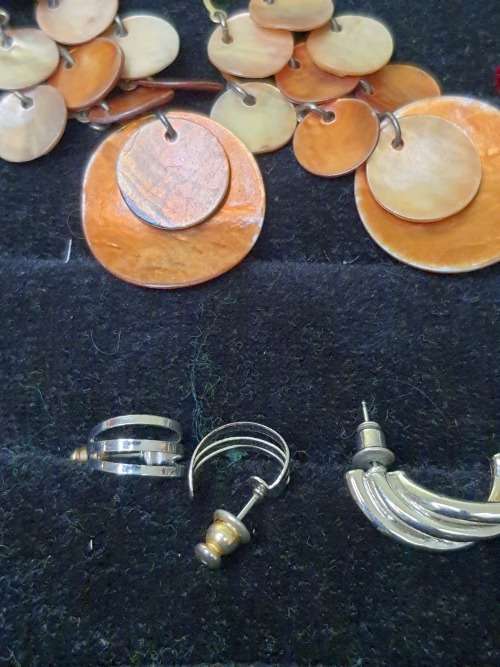 A COLLECTION OF VINTAGE STUD AND DROP EARRINGS SOLD AS IS