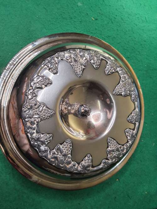 A GENUINE SERANCO EPNS BM MOUNT ENTREE DISH ORIGINAL STATE SOLD AS IS