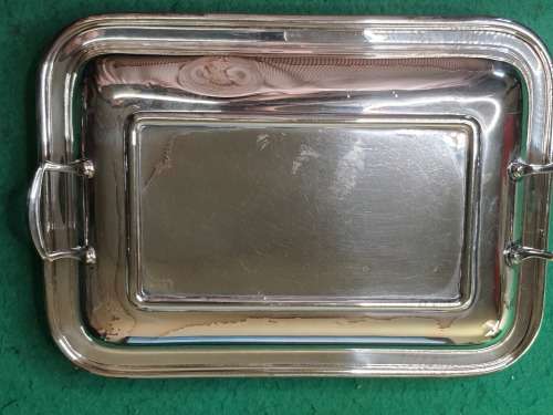 A VINTAGE EPNS MADE IN ENGLAND ENTREE DISH WITH A DENT ON THE LID SOLD AS IS