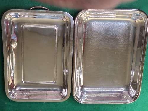 A VINTAGE EPNS MADE IN ENGLAND ENTREE DISH WITH A DENT ON THE LID SOLD AS IS