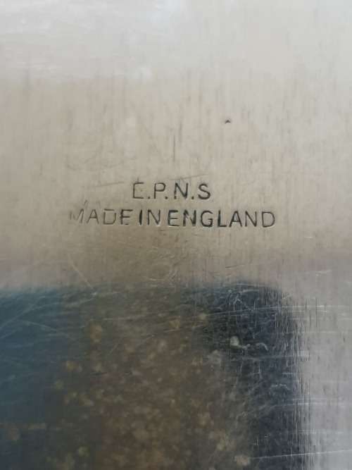 A VINTAGE EPNS MADE IN ENGLAND ENTREE DISH WITH A DENT ON THE LID SOLD AS IS