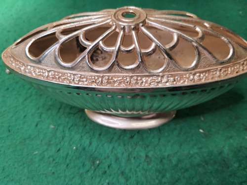 A SILVER PLATED VINTAGE POTPURI BOWL SOLD AS IS
