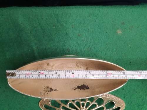 A SILVER PLATED VINTAGE POTPURI BOWL SOLD AS IS