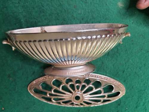 A SILVER PLATED VINTAGE POTPURI BOWL SOLD AS IS