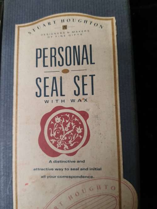 A VINTAGE GENUINE STUART HOUGHTON SEAL LETTER E SET WITH WAX SOLD AS IS