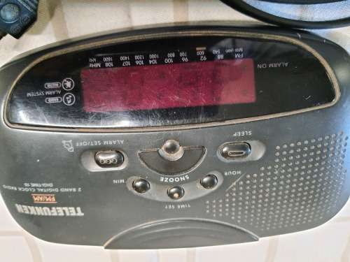A VINTAGE TELEFUNKEN AM / FM RADIO ALRM CLOCK IN WORKING ORDER SOLD AS IS