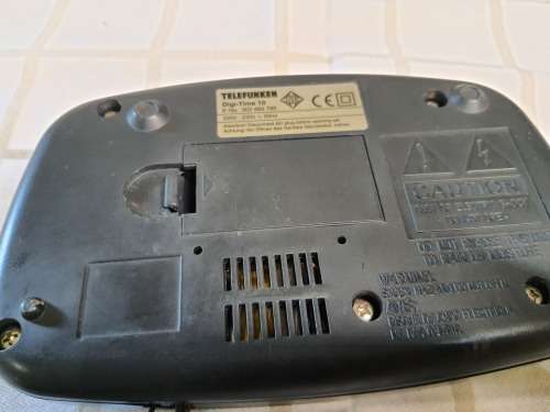A VINTAGE TELEFUNKEN AM / FM RADIO ALRM CLOCK IN WORKING ORDER SOLD AS IS