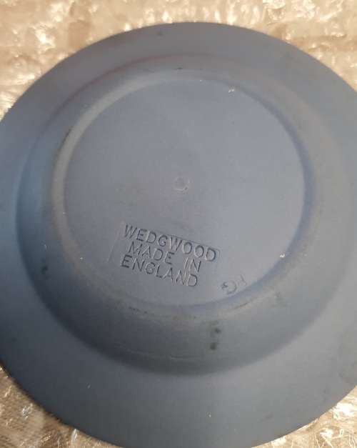 TWO VINTAGE IN GREAT CONDITION WEDGWOOD PLATES TURQOIS BLUE COLOUR SOLD AS IS