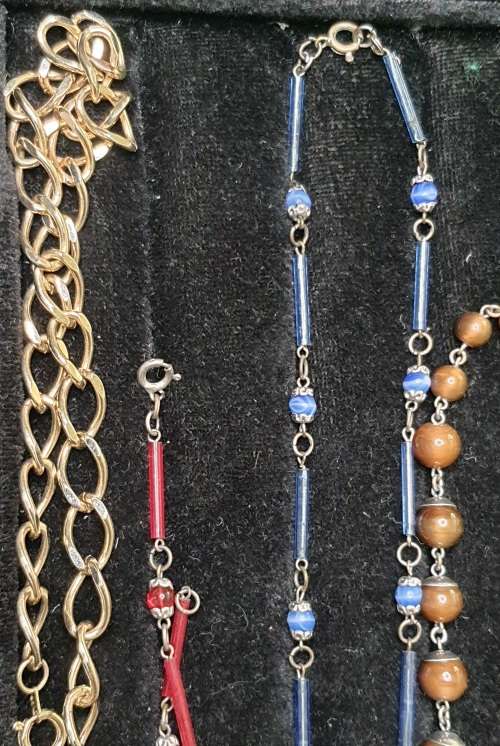 A COLLECTION OF VINTAGE COSTUME NECKLACES SOLD AS IS