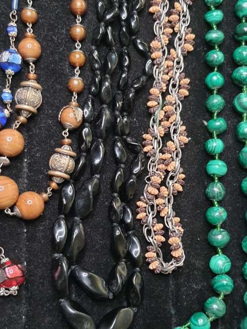 A COLLECTION OF VINTAGE COSTUME NECKLACES SOLD AS IS