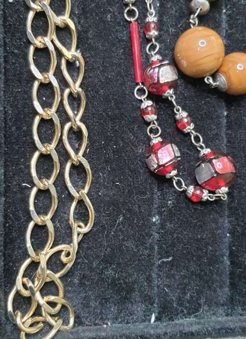 A COLLECTION OF VINTAGE COSTUME NECKLACES SOLD AS IS