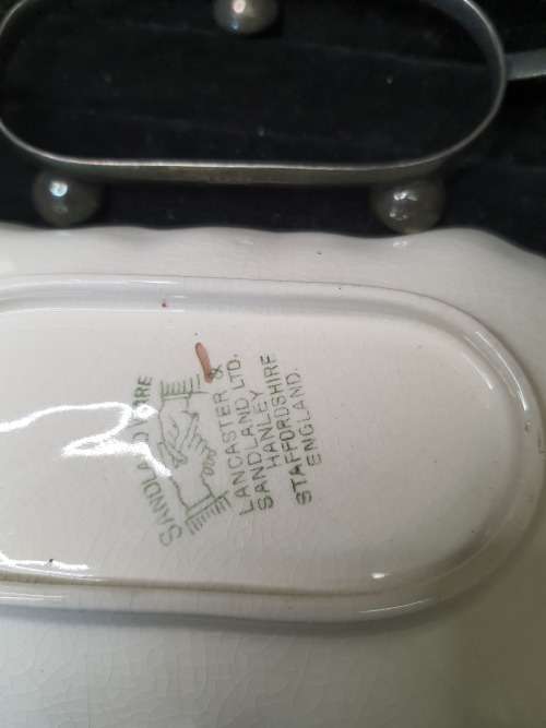 A PAIR OF ENGLISH PORCELAN VINTAGE CROCKERY SOLD AS IS