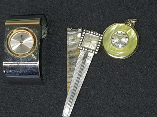 A JOBLOT OF 3 WOMANS WATCHES SOLD AS IS NOT TESTED
