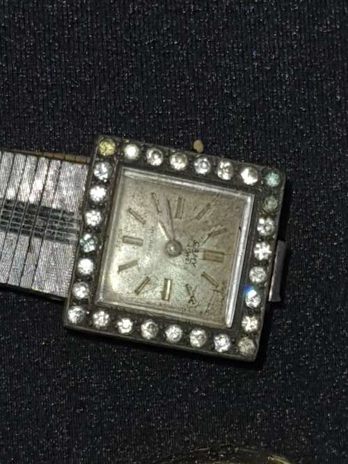 A JOBLOT OF 3 WOMANS WATCHES SOLD AS IS NOT TESTED