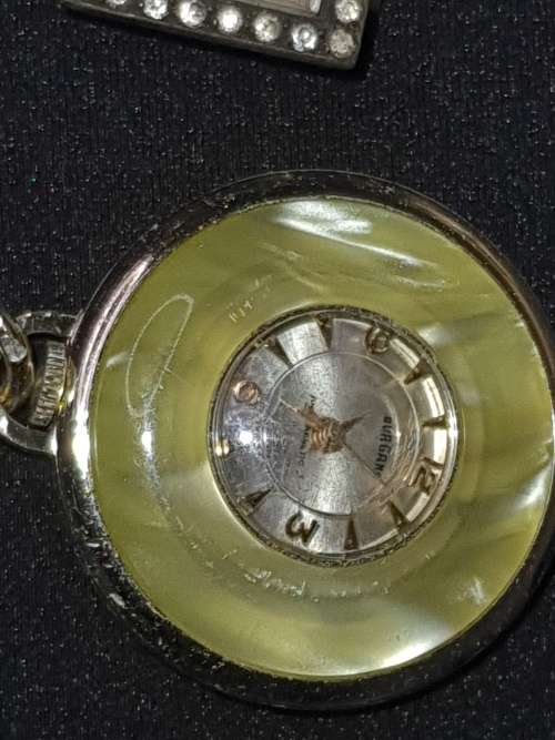 A JOBLOT OF 3 WOMANS WATCHES SOLD AS IS NOT TESTED