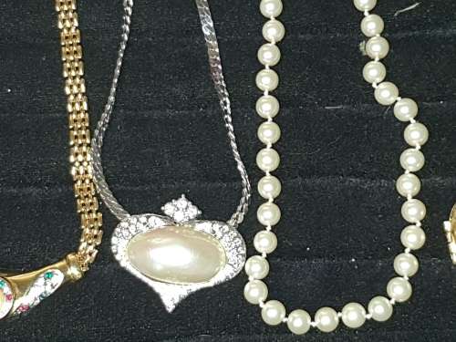 A JOBLOT VIA ROTHSTEIN DESINGNER NECKLACES SOLD AS IS