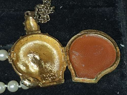 A JOBLOT VIA ROTHSTEIN DESINGNER NECKLACES SOLD AS IS
