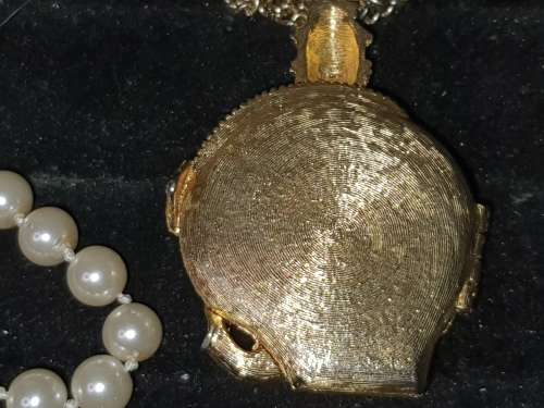 A JOBLOT VIA ROTHSTEIN DESINGNER NECKLACES SOLD AS IS