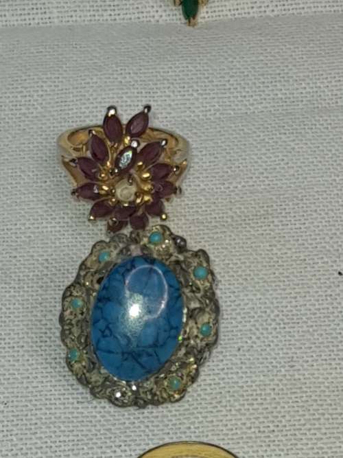 A VINTAGE COLLECTION OF DRESS RINGS SOLD AS IS