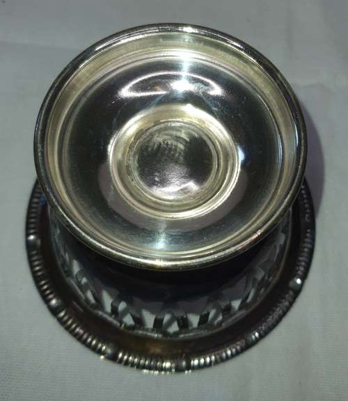 A VINTAGE SMALL SILVER PLATED SWEATS BOWL SOLD AS IS