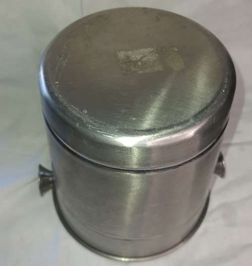 A SOLID STAINLESS STEEL ICE BUCKET IN GREAT CONDITION SOLD AS IS