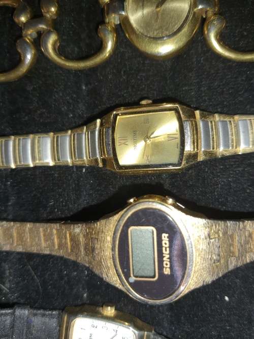 A BULK JOBLOT WOMANS DRESS WATCHES SOLD AS IS NOT TESTED