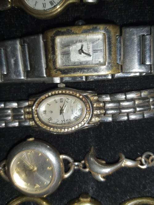 A BULK JOBLOT WOMANS DRESS WATCHES SOLD AS IS NOT TESTED