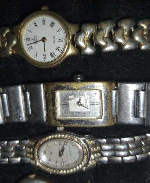 A BULK JOBLOT WOMANS DRESS WATCHES SOLD AS IS NOT TESTED