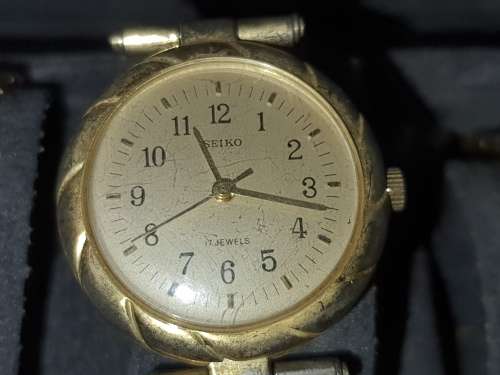A JOBLOT VINTAGE WRIST WATCHES SOLD AS IS NOT TESTED