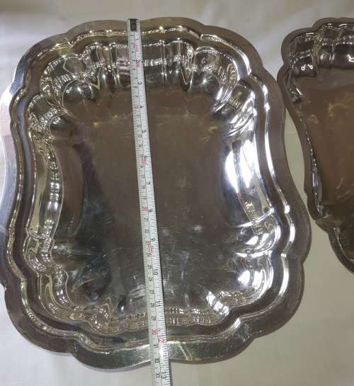 AN EPNS ENTREE VINTAGE DISH BOTH THE HANDLES ON THE LID ARE BROKEN OFF SOLD AS IS
