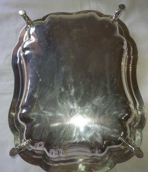 AN EPNS ENTREE VINTAGE DISH BOTH THE HANDLES ON THE LID ARE BROKEN OFF SOLD AS IS