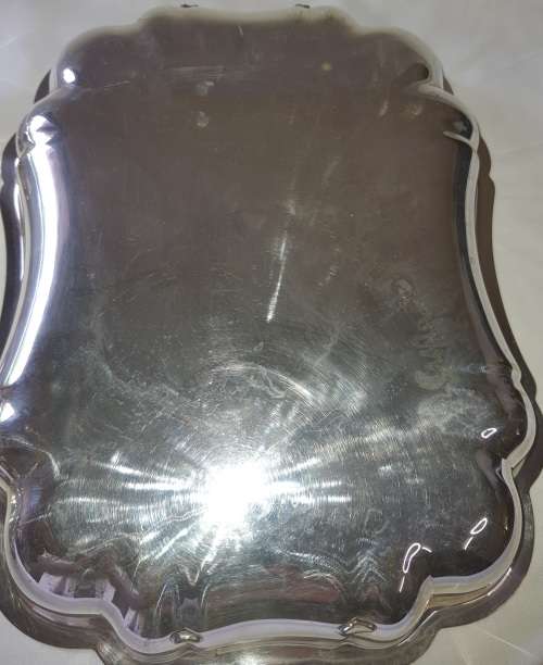 AN EPNS ENTREE VINTAGE DISH BOTH THE HANDLES ON THE LID ARE BROKEN OFF SOLD AS IS