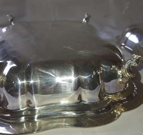 AN EPNS ENTREE VINTAGE DISH BOTH THE HANDLES ON THE LID ARE BROKEN OFF SOLD AS IS