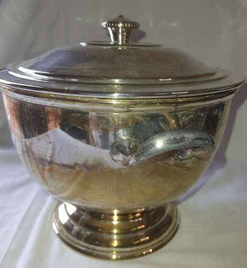 A VINTAGE EPNS SOUP TUREEN BOWL SOLD AS IS