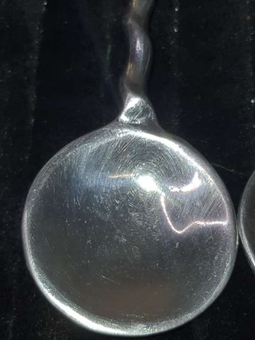A SET OF VINTAGE STAINLESS STEEL SALAD SPOONS SOLD AS IS