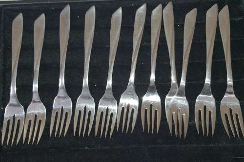 A VINTAGE SET OF FISH KNIVES AND FORKS MADE BY KRIIUS SOLINGEN SOLD AS IS